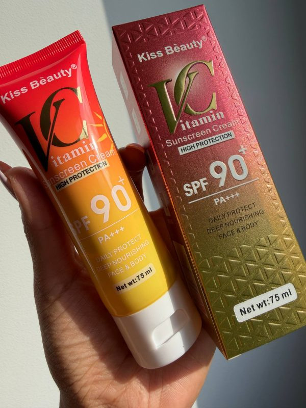 ضد آفتاب ویتامین C SPF 90