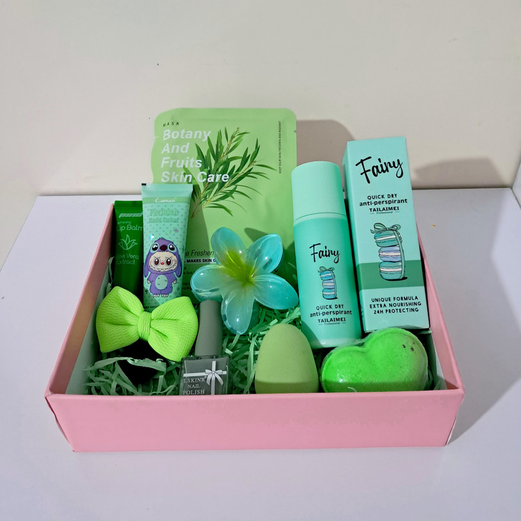باکس لوازم آرایشی سبز / باکس هدیه/ باکس سوپرایز / باکس روز دختر / باکس کادو تولد / ولنتاین / باکس سالگرد / باکس اقتصادی / آرایشی