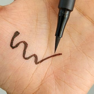 خط چشم ماژیکی قهوهای